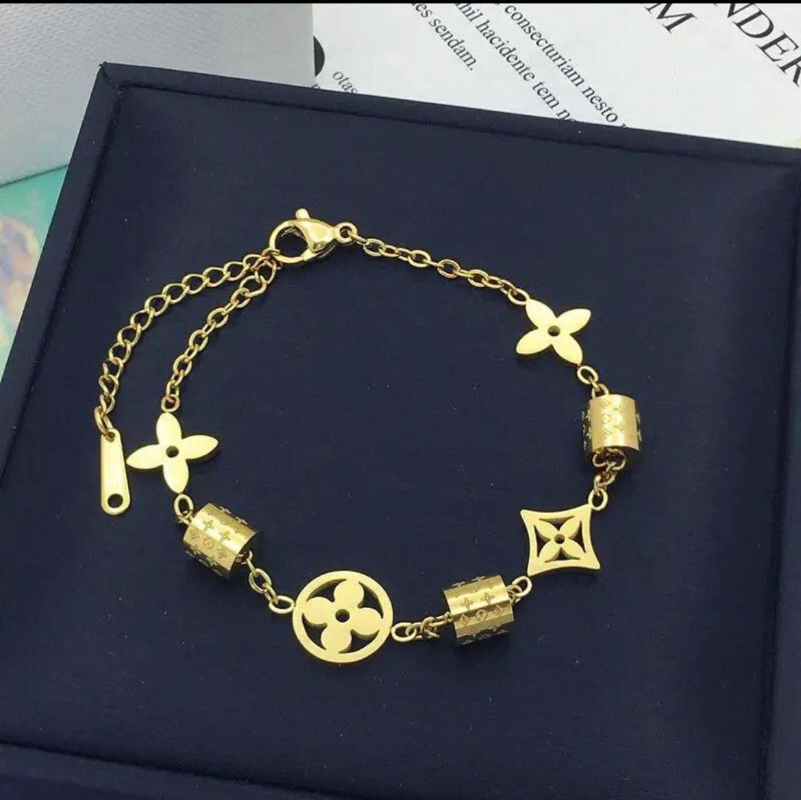 Louie luxe bracelet - Icy
Ville Shop
